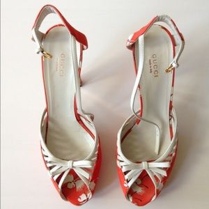 Gucci S/S 06 Orange Floral Runway Sandals (size 9)